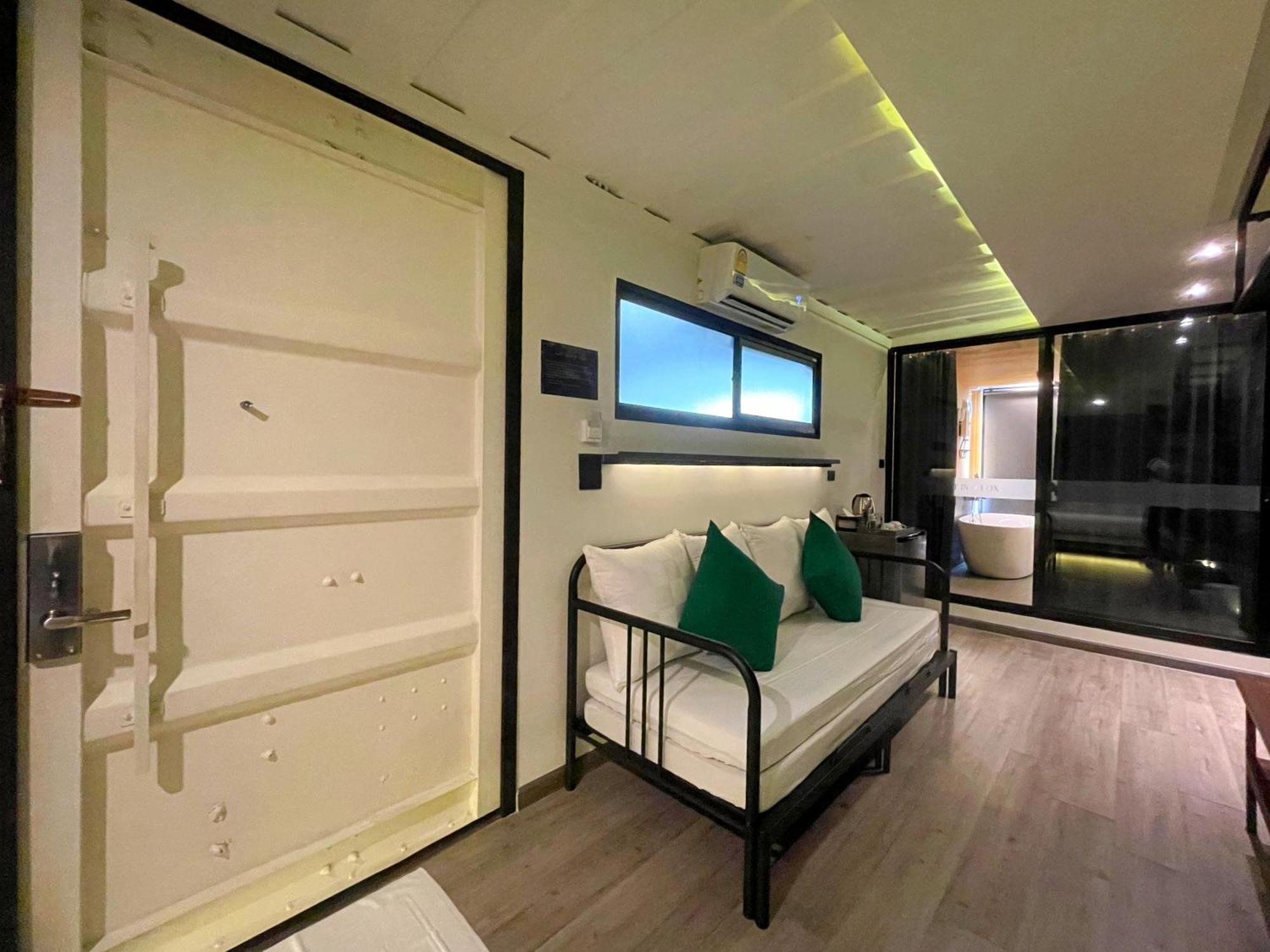 Hotel Nights In A Box Ban Muang  Camera foto
