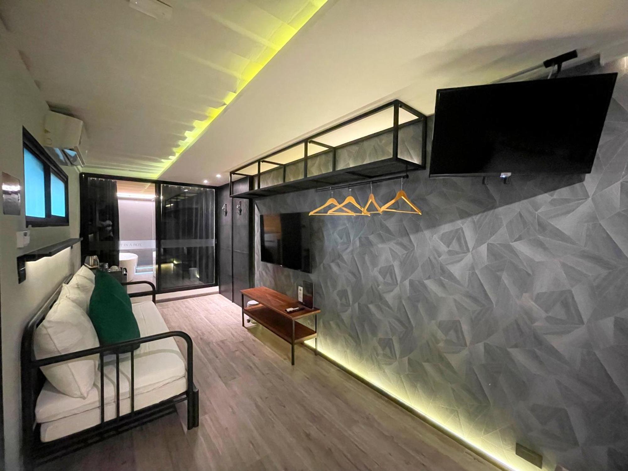 Hotel Nights In A Box Ban Muang  Camera foto
